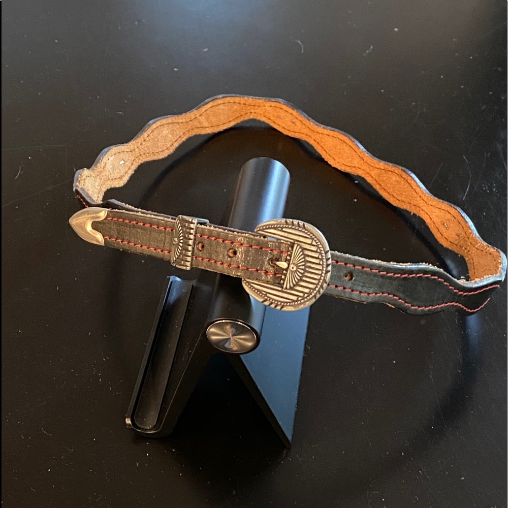 Scalloped belt